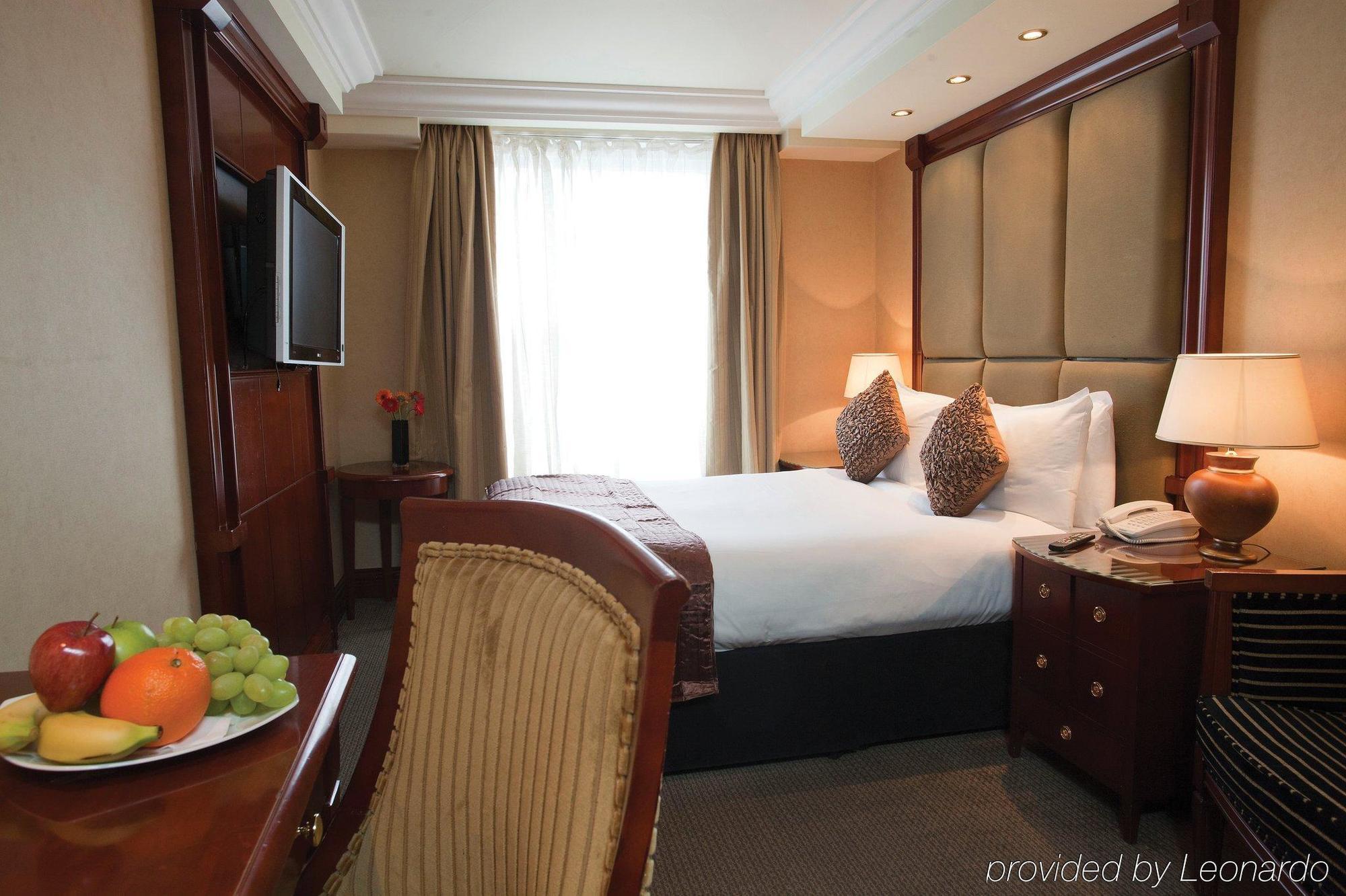 Park Grand London Kensington Hotel Room photo
