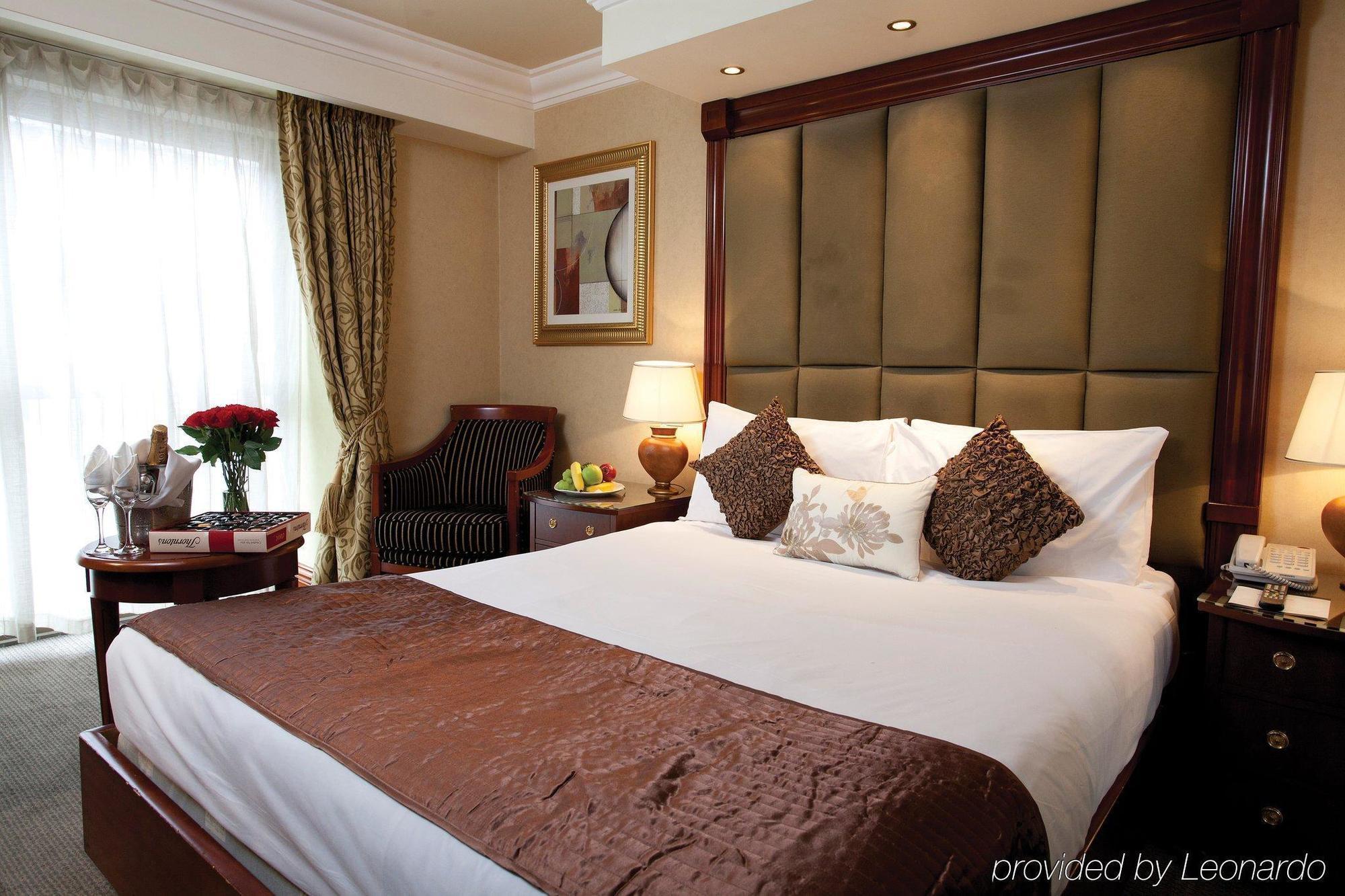 Park Grand London Kensington Hotel Room photo