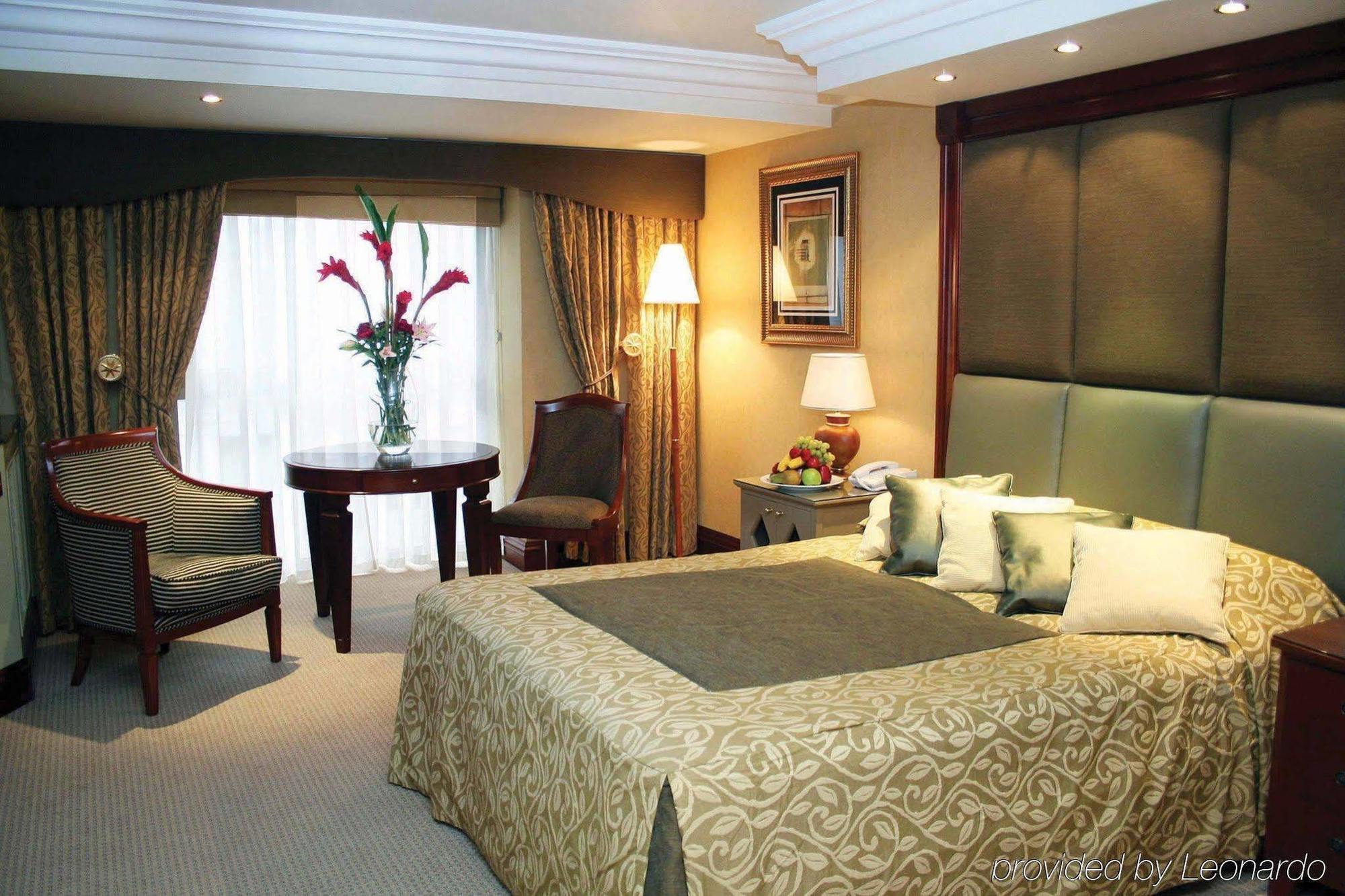 Park Grand London Kensington Hotel Room photo